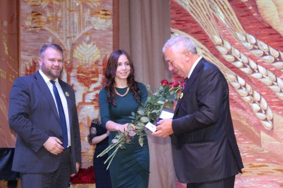 А «Маяк» не згас! Заводу побажали світити ще 500 років. На честь ювілею преміювали всіх, фото №5 на сайті 20minut.ua