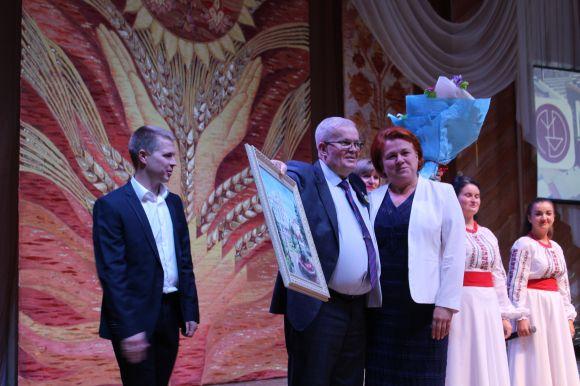 А «Маяк» не згас! Заводу побажали світити ще 500 років. На честь ювілею преміювали всіх, фото №1 на сайті 20minut.ua