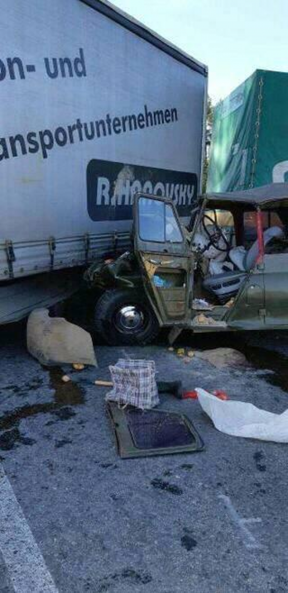 Новини Хмельницького - фото з Біля Хмельницького "УАЗ" влетів у вантажівку. Водій загинув на місці Біля Хмельницького "УАЗ" влетів у вантажівку. Водій загинув на місці, фото №2 на сайті vsim.ua