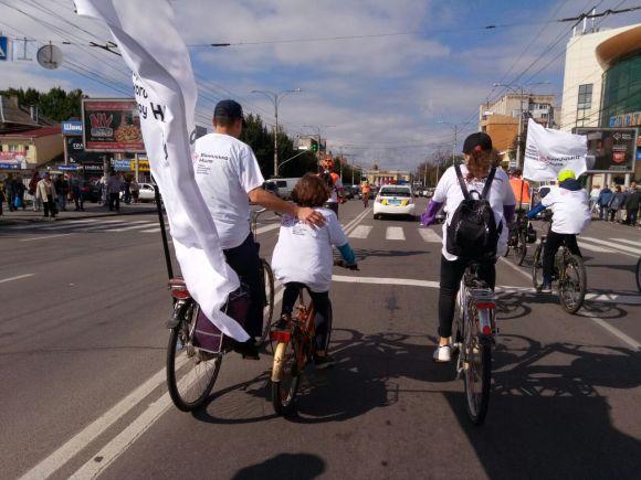 Новини Вінниці - фото з «На проспекті Коцюбинського катаюсь дуже рідко, бо страшно» – як пройшов перший велозабіг від VinMile «На проспекті Коцюбинського катаюсь дуже рідко, бо страшно» – як пройшов перший велозабіг від VinMile, фото №1 на сайті 20minut.ua