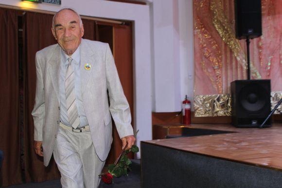 А «Маяк» не згас! Заводу побажали світити ще 500 років. На честь ювілею преміювали всіх, фото №3 на сайті 20minut.ua