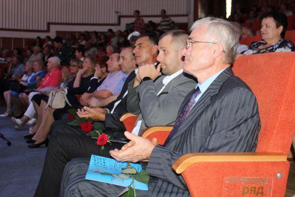 А «Маяк» не згас! Заводу побажали світити ще 500 років. На честь ювілею преміювали всіх, фото №4 на сайті 20minut.ua