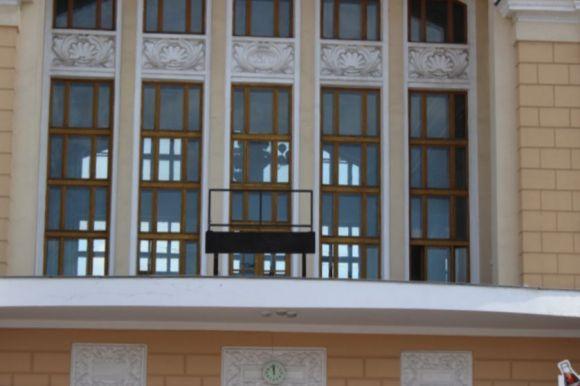 Залізничний вокзал через блискавку залишився без двох годинників, фото №1 на сайті 20minut.ua