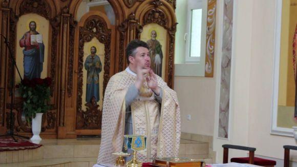 Новини Тернополя - фото з Отець Ігор з Тернополя вінчає та сповідає мовою жестів Отець Ігор з Тернополя вінчає та сповідає мовою жестів, фото №4 на сайті 20minut.ua