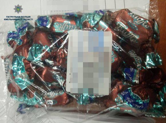 Новини Хмельницького - фото з У Хмельницькому чоловіка затримали за крадіжку цукерок, а знайшли наркотики У Хмельницькому чоловіка затримали за крадіжку цукерок, а знайшли наркотики, фото №1 на сайті vsim.ua