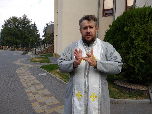 Новини Тернополя - фото з Отець Ігор з Тернополя вінчає та сповідає мовою жестів Отець Ігор з Тернополя вінчає та сповідає мовою жестів, фото №2 на сайті 20minut.ua