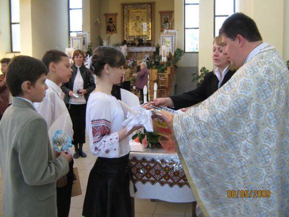 Новини Тернополя - фото з Отець Ігор з Тернополя вінчає та сповідає мовою жестів Отець Ігор з Тернополя вінчає та сповідає мовою жестів, фото №3 на сайті 20minut.ua