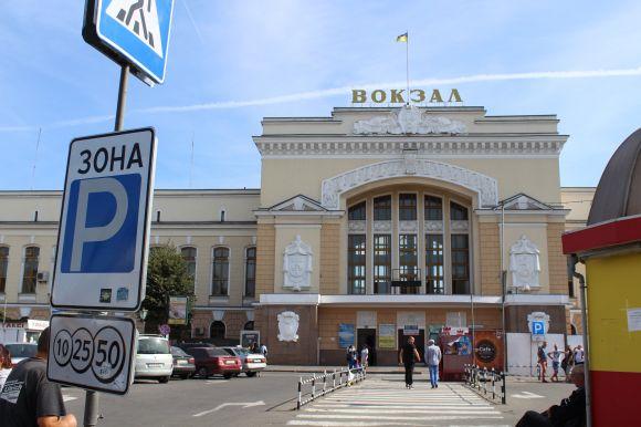 Залізничний вокзал через блискавку залишився без двох годинників, фото №2 на сайті 20minut.ua