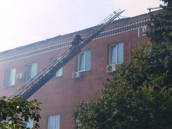 Пожежу на картонному комбінаті загасили о шостій ранку: рятувальники спростовують звинувачення у непрофесійності. ВІДЕО, фото №1 на сайті 20minut.ua