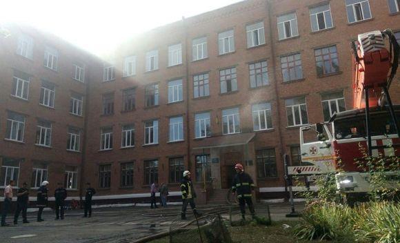 У Хмельницькому горіла ССЗШ №1: що відомо (ОНОВЛЕНО), фото №7 на сайті vsim.ua