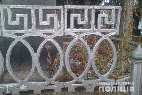 Новини Вінниці - фото з Вандал, який глумився над могилами, буде сидіти в тюрмі понад чотири роки Вандал, який глумився над могилами, буде сидіти в тюрмі понад чотири роки, фото №1 на сайті 20minut.ua