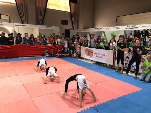 "Самопоміч" зібрала на Ярмарку спорту майже усі спортивні секції Тернополя, фото №2 на сайті 20minut.ua