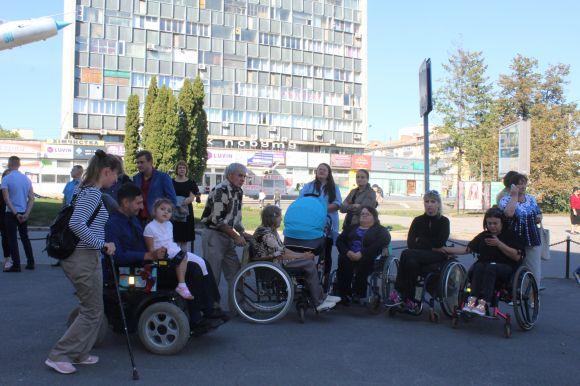 Новини Вінниці - фото з «Я Вінницю ніколи не покину!» Вінничани ставали у чергу, щоб попрощатися з Раїсою Панасюк «Я Вінницю ніколи не покину!» Вінничани ставали у чергу, щоб попрощатися з Раїсою Панасюк, фото №7 на сайті 20minut.ua