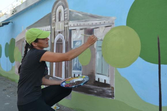 На стіні у Ружичній малюють мурал зі старовинними будівлями, фото №3 на сайті vsim.ua