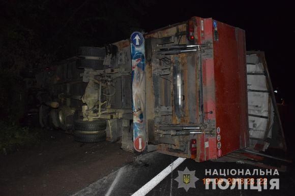 Біля Кордилівки  Mercedes переїхав чоловіка на підводі та врізався у вантажівку, фото №3 на сайті 20minut.ua