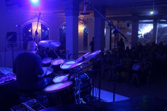 Новини Вінниці - фото з «Я дивний барабанщик». VINNYTSIA JAZZFEST розпочався ударним соло «Я дивний барабанщик». VINNYTSIA JAZZFEST розпочався ударним соло, фото №2 на сайті 20minut.ua