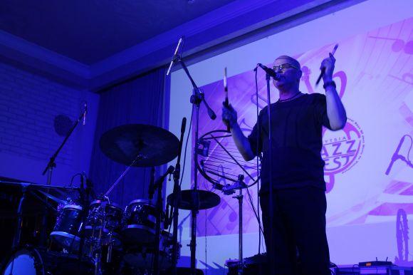 Новини Вінниці - фото з «Я дивний барабанщик». VINNYTSIA JAZZFEST розпочався ударним соло «Я дивний барабанщик». VINNYTSIA JAZZFEST розпочався ударним соло, фото №3 на сайті 20minut.ua