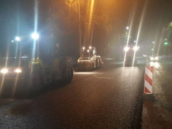 Вночі ремонтують Гніванське шосе. Що там роблять вінницькі дорожники?, фото №1 на сайті 20minut.ua