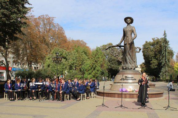 Новини Тернополя - фото з У Центрі Тернополя вшанували пам'ять Соломії Крушельницької У Центрі Тернополя вшанували пам'ять Соломії Крушельницької, фото №1 на сайті 20minut.ua