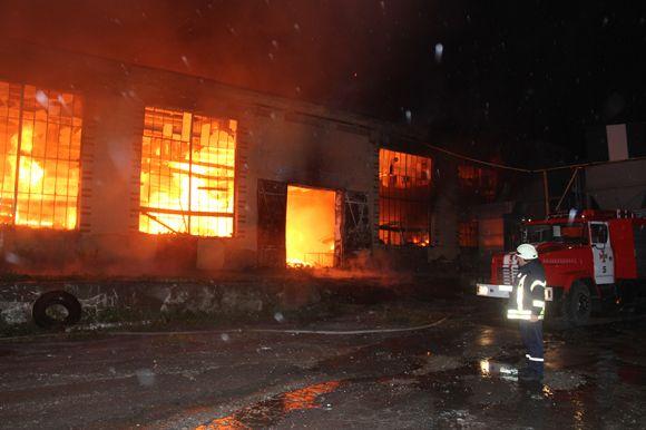 Знепритомнів під час пожежі в Дунаївцях: у лікарні помер заступник начальника ДСНС, фото №1 на сайті vsim.ua