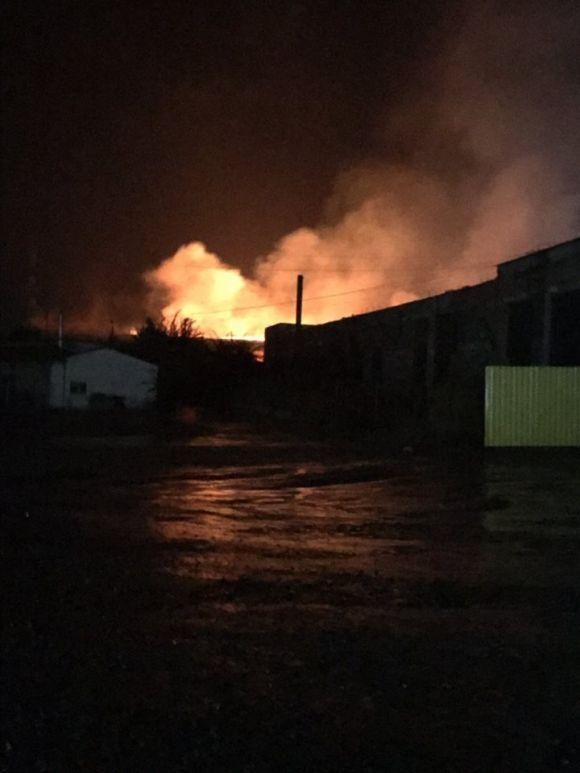 В Дунаївцях горить паркетний завод (ФОТО), фото №2 на сайті vsim.ua