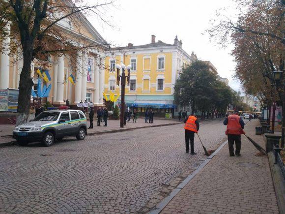 Новини Тернополя - фото з Як у Тернополі готуються до приїзду Гройсмана та Кличка: листя замітають, фонтани включили Як у Тернополі готуються до приїзду Гройсмана та Кличка: листя замітають, фонтани включили, фото №1 на сайті 20minut.ua