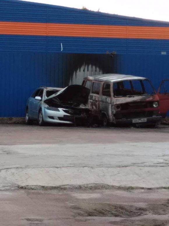 У Житомирі вночі невідомі підпалили чотири автівки, фото №1 на сайті 20minut.ua