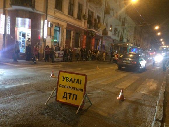 Аварія на Руській: таксі збило пішохода на переході. У Центрі затори (оновлено), фото №1 на сайті 20minut.ua