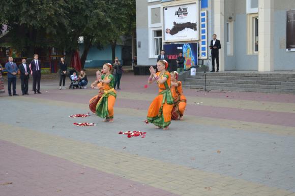 Новини Хмельницького - фото з Болівудські танці та візит посла: як у Хмельницькому святкували Дні Індії Болівудські танці та візит посла: як у Хмельницькому святкували Дні Індії, фото №5 на сайті vsim.ua