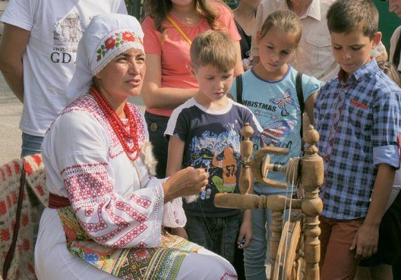 Новини Житомира - фото з Фестиваль «Берегиня Полісся» вже вчетверте зібрав житомирян на свято Фестиваль «Берегиня Полісся» вже вчетверте зібрав житомирян на свято, фото №2 на сайті 20minut.ua