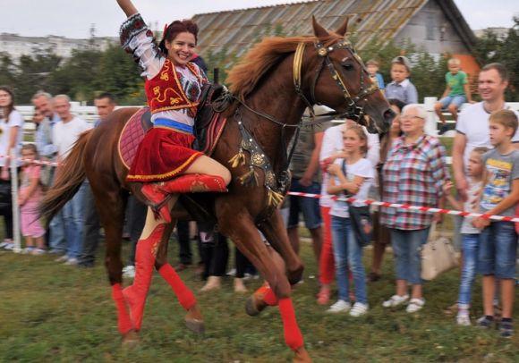 Новини Житомира - фото з Фестиваль «Берегиня Полісся» вже вчетверте зібрав житомирян на свято Фестиваль «Берегиня Полісся» вже вчетверте зібрав житомирян на свято, фото №3 на сайті 20minut.ua