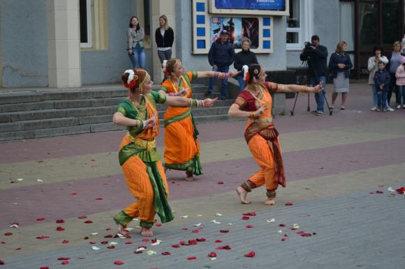 Новини Хмельницького - фото з Болівудські танці та візит посла: як у Хмельницькому святкували Дні Індії Болівудські танці та візит посла: як у Хмельницькому святкували Дні Індії, фото №7 на сайті vsim.ua