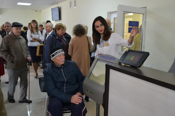 За пенсіями і субсидіями: на Перемоги відкрили нову приймальню соцзахисту, фото №4 на сайті vsim.ua