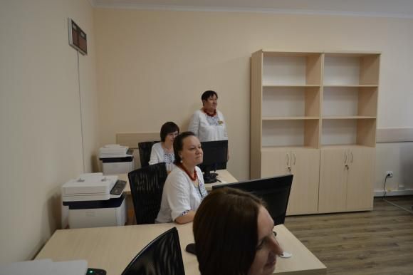 За пенсіями і субсидіями: на Перемоги відкрили нову приймальню соцзахисту, фото №11 на сайті vsim.ua