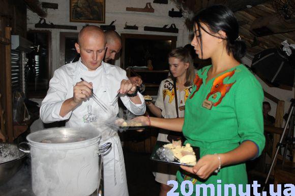 Новини Тернополя - фото з Десерт з ефектом дракона, консоме та власний шовдар. Чим дивував учасник проекту "13 шефів" Десерт з ефектом дракона, консоме та власний шовдар. Чим дивував учасник проекту "13 шефів", фото №8 на сайті 20minut.ua