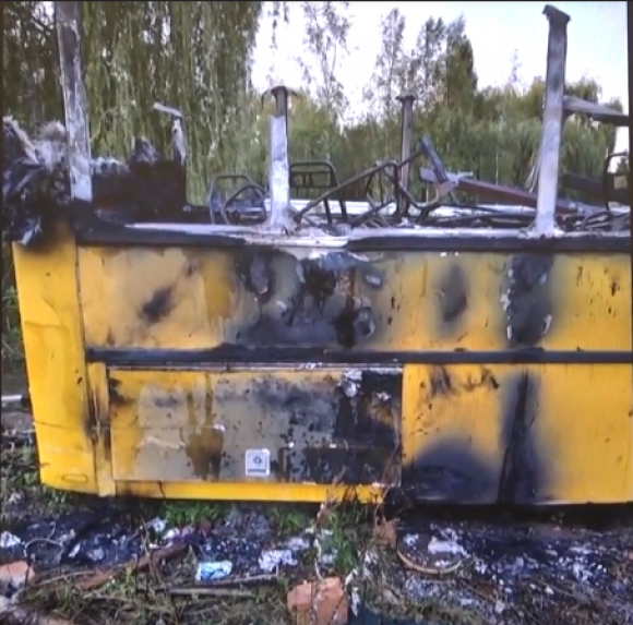 Новини Вінниці - фото з Автобус, який згорів вщент на Ботанічній, був не на арештмайданчику Автобус, який згорів вщент на Ботанічній, був не на арештмайданчику, фото №2 на сайті 20minut.ua
