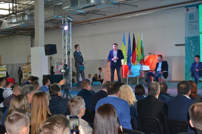 На Форумі економічного розвитку розповіли, як змінилося життя у Хмельницькому за останній рік, фото №1 на сайті vsim.ua