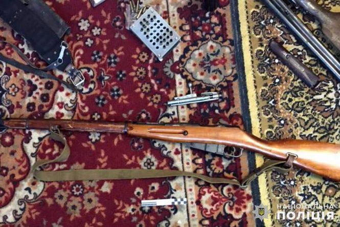 Новини Хмельницького - фото з Набої, порох та рушниці: у Хмельницькому чоловік зберігав вдома міні арсенал зброї Набої, порох та рушниці: у Хмельницькому чоловік зберігав вдома міні арсенал зброї, фото №2 на сайті vsim.ua