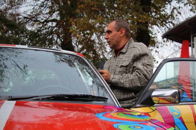 Новини Вінниці - фото з «Написав заяву в поліцію»: як власник забирав раритетний Jaguar з площі Ліверпуль «Написав заяву в поліцію»: як власник забирав раритетний Jaguar з площі Ліверпуль, фото №1 на сайті 20minut.ua