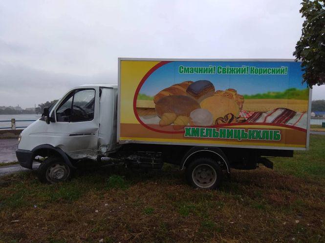 Новини Хмельницького - фото з Біля “Оазису” легковик в’їхав у машину “Хмельницькхліба” (ВІДЕО) Біля “Оазису” легковик в’їхав у машину “Хмельницькхліба” (ВІДЕО), фото №1 на сайті vsim.ua