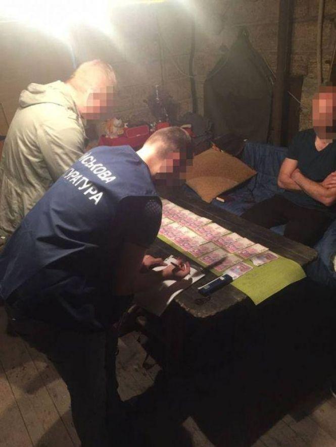Новини Тернополя - фото з Штраф і заборона обіймати посади — як покарали слідчого за хабар у 8 тисяч Штраф і заборона обіймати посади — як покарали слідчого за хабар у 8 тисяч, фото №1 на сайті 20minut.ua