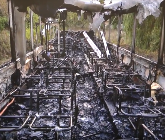 Новини Вінниці - фото з Автобус, який згорів вщент на Ботанічній, був не на арештмайданчику Автобус, який згорів вщент на Ботанічній, був не на арештмайданчику, фото №1 на сайті 20minut.ua