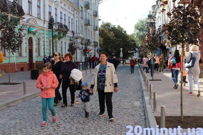 Новини Тернополя - фото з Тернополяни зі старими ключами прийшли на відкриття вулиці Чорновола Тернополяни зі старими ключами прийшли на відкриття вулиці Чорновола, фото №3 на сайті 20minut.ua