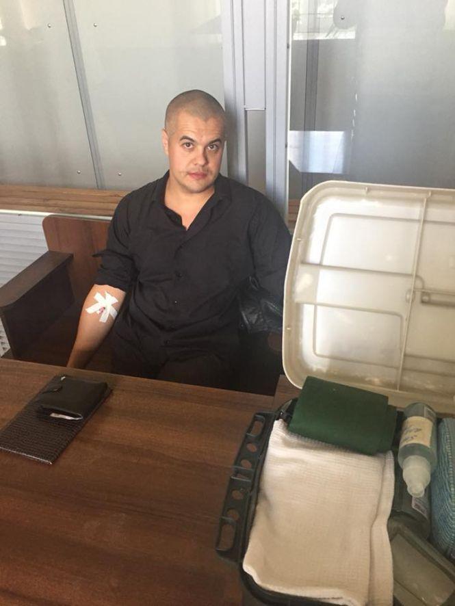 Новини Житомира - фото з Без бійки не обійшлося: житомирський суд продовжив домашній арешт журналісту Муравицькому Без бійки не обійшлося: житомирський суд продовжив домашній арешт журналісту Муравицькому, фото №3 на сайті 20minut.ua