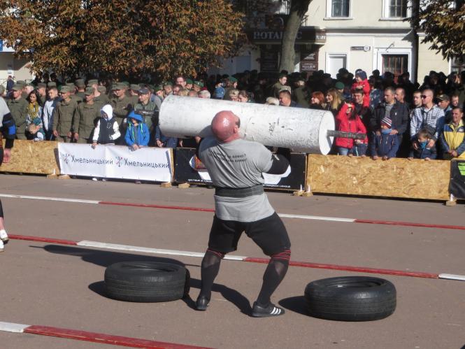 Новини Хмельницького - фото з На майдані Незалежності богатирі демонстрували силу та вправність На майдані Незалежності богатирі демонстрували силу та вправність, фото №6 на сайті vsim.ua