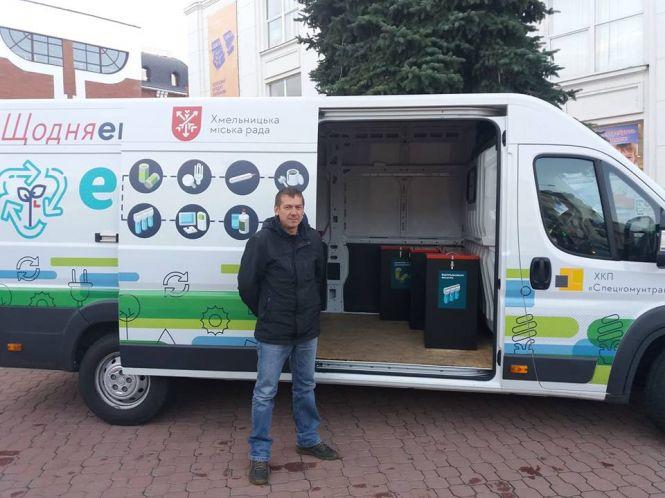 Три сотні ламп та 46 кілограм батарейок принесли хмельничани в екобус за два дні, фото №1 на сайті vsim.ua