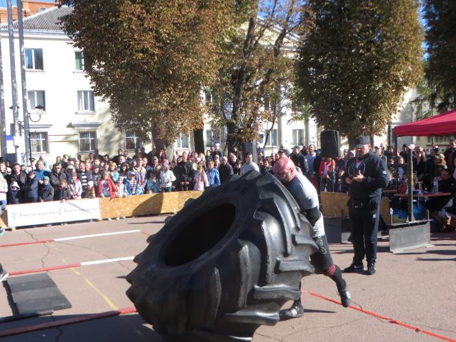 Новини Хмельницького - фото з На майдані Незалежності богатирі демонстрували силу та вправність На майдані Незалежності богатирі демонстрували силу та вправність, фото №2 на сайті vsim.ua