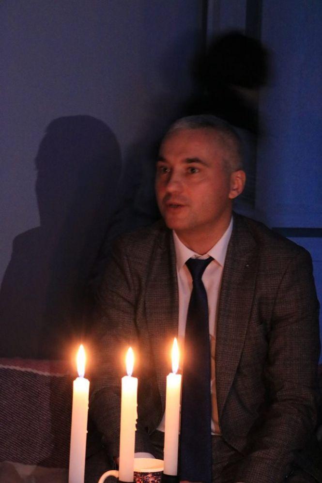 Новини Тернополя - фото з Тернополян ловили вудками з балкона і лякали привидами Тернополян ловили вудками з балкона і лякали привидами, фото №3 на сайті 20minut.ua