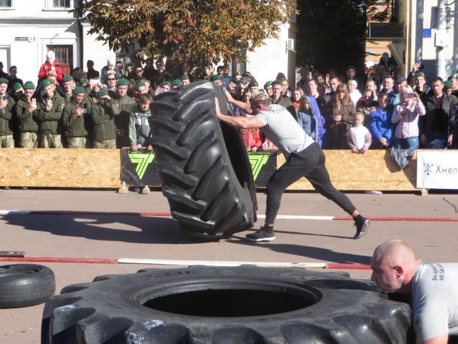 Новини Хмельницького - фото з На майдані Незалежності богатирі демонстрували силу та вправність На майдані Незалежності богатирі демонстрували силу та вправність, фото №4 на сайті vsim.ua
