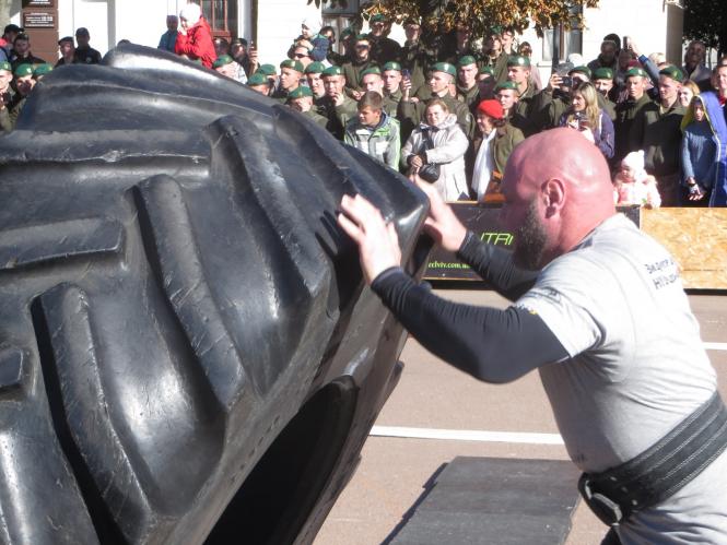 Новини Хмельницького - фото з На майдані Незалежності богатирі демонстрували силу та вправність На майдані Незалежності богатирі демонстрували силу та вправність, фото №3 на сайті vsim.ua